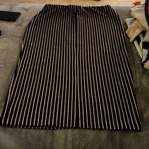 Pencil skirt size small; philosophy brand